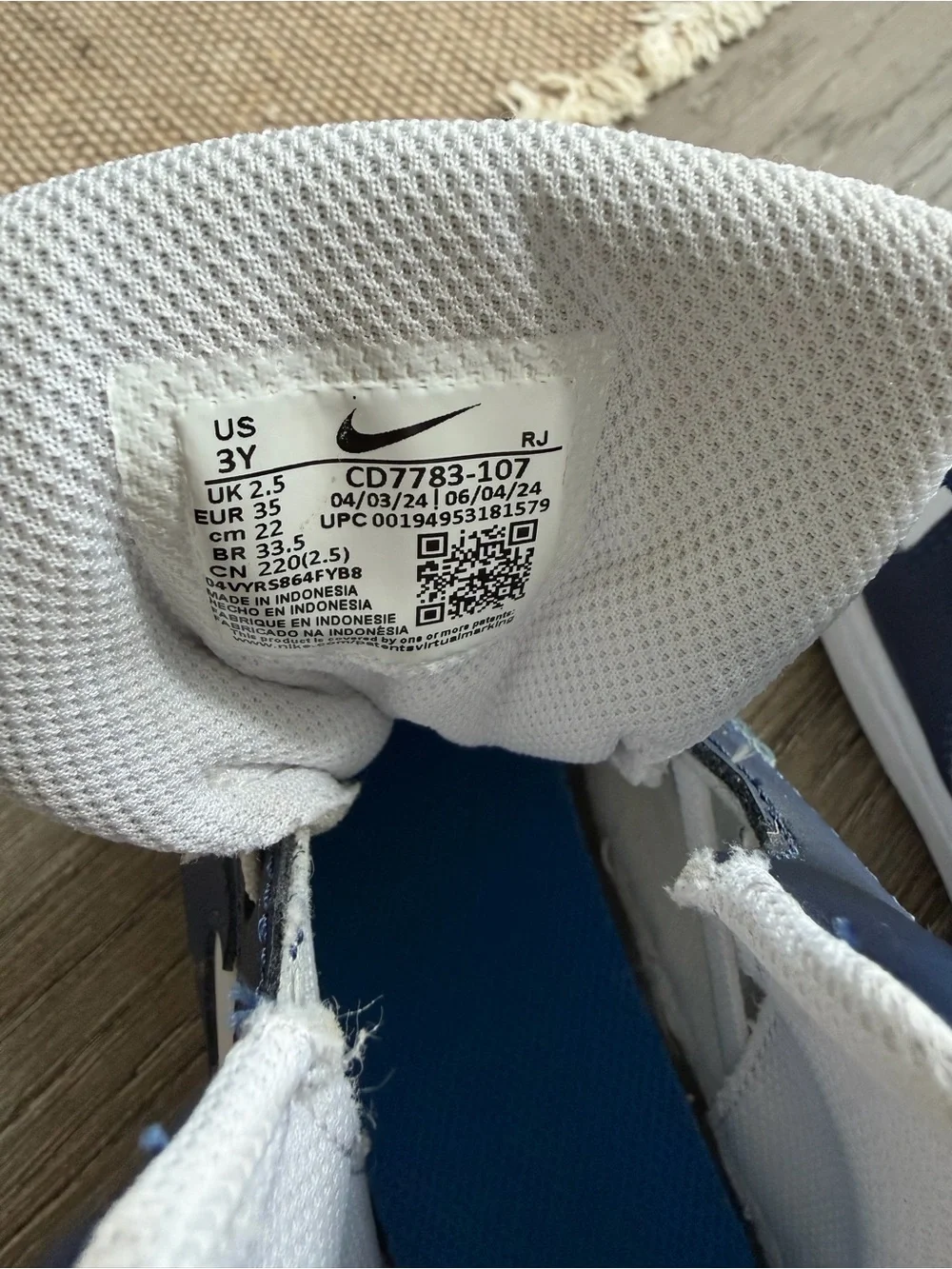 Nike Kids Navy & White High-Top Sneakers 3Y